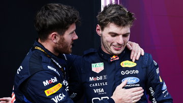 Verstappen testte Silverstone in Red Bull-simulator: "Barstte in lachen uit!"