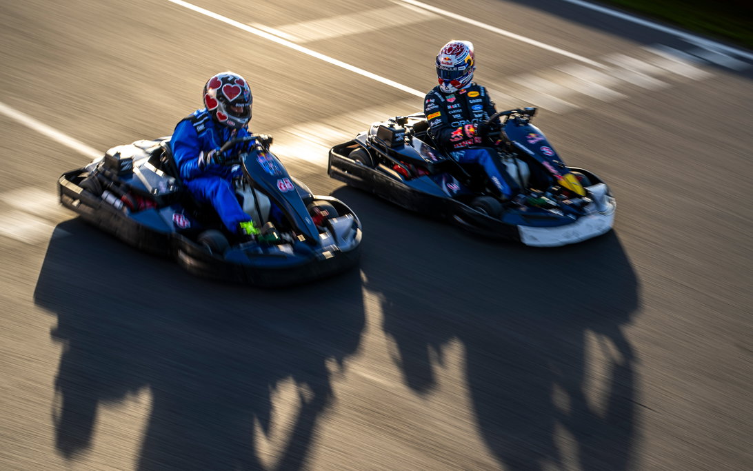 Verstappen in 'Max vs 100'