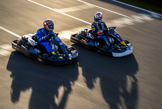 Verstappen in 'Max vs 100'