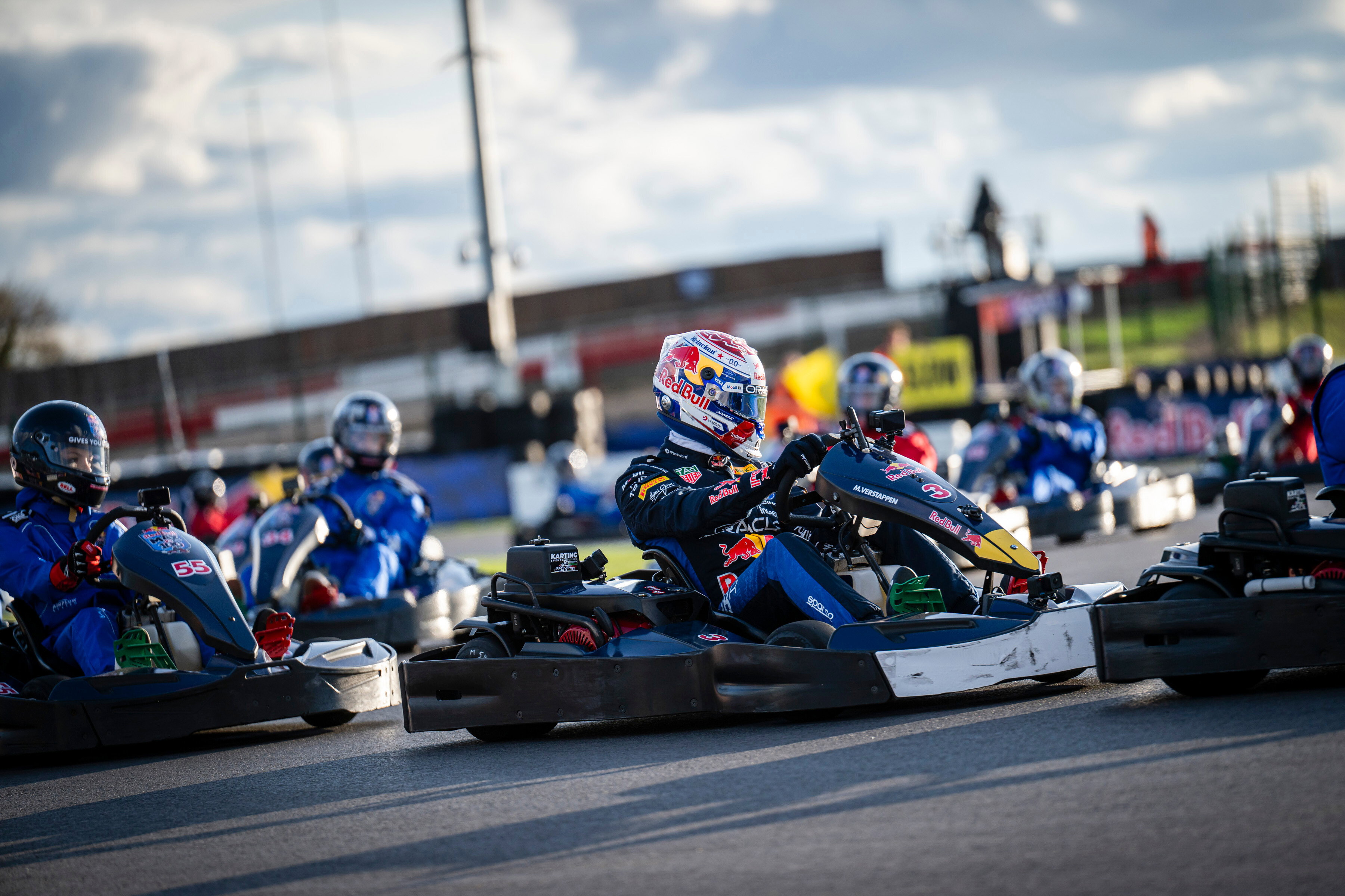 Verstappen in 'Max vs 100'