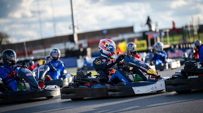 Verstappen in 'Max vs 100'