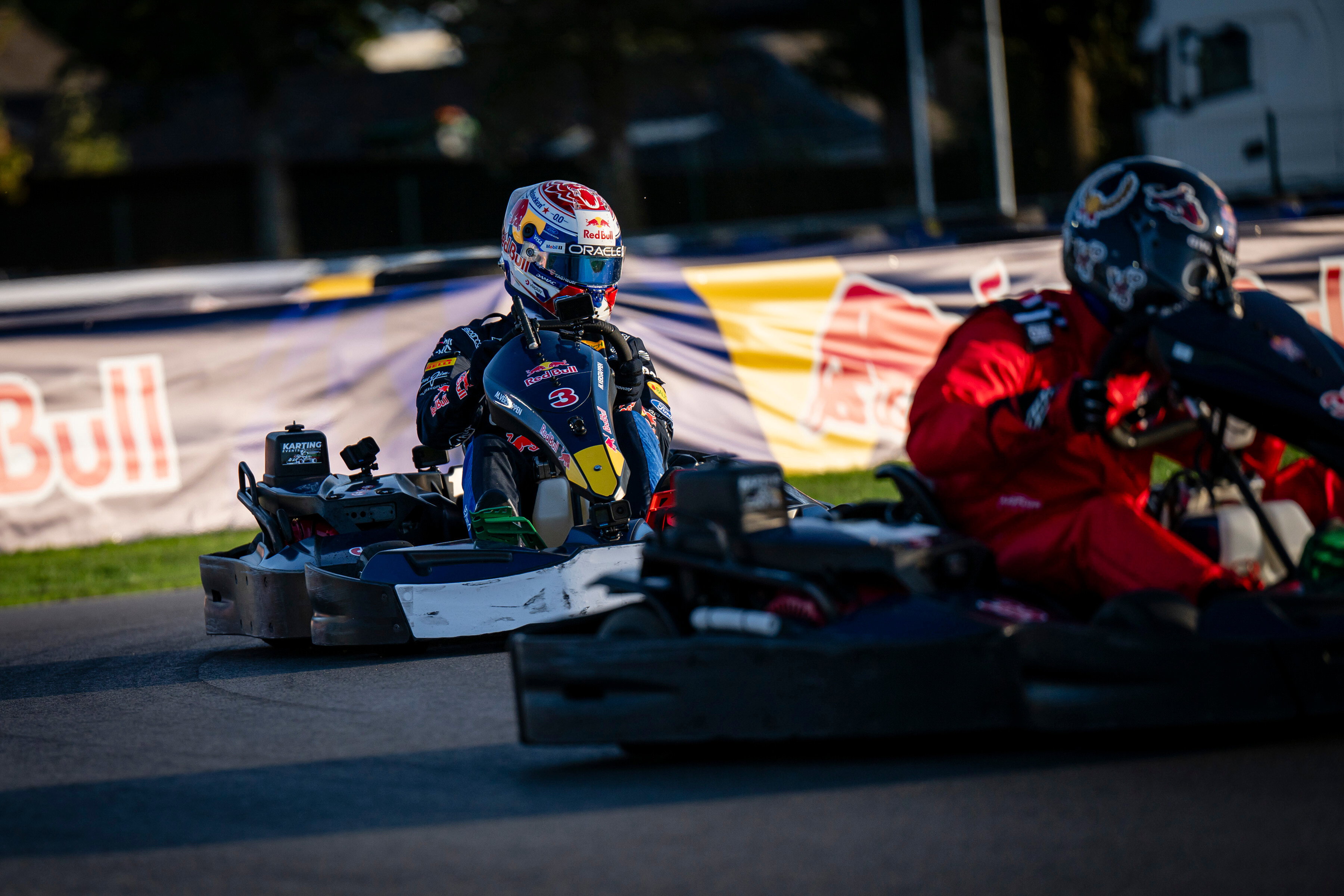 Verstappen in 'Max vs 100'