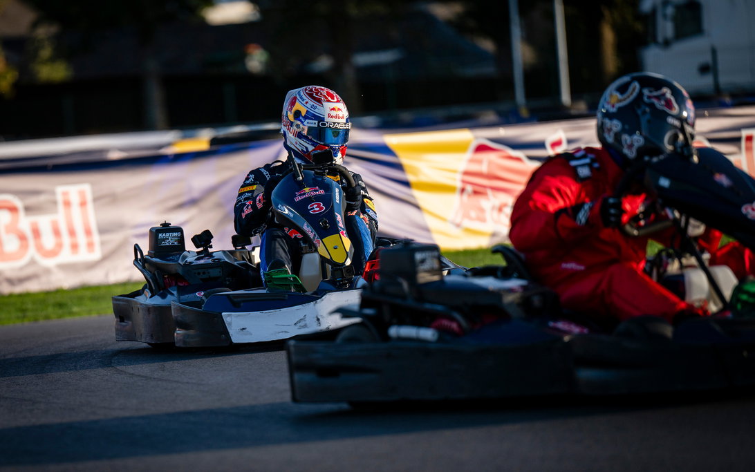 Verstappen in 'Max vs 100'