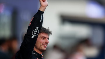 Verstappen herhaalt geschiedenis in Maleisië met indrukwekkende overwinning
