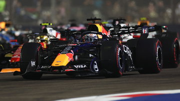 Russell gewaarschuwd voor 'oppermachtige' Verstappen: "Als je een gokje moest wagen..."