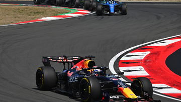 Zien: Verstappen baart opzien met dubbele inhaalactie in China