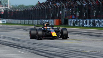 Dominante Verstappen pakt waanzinnige pole in Maleisië