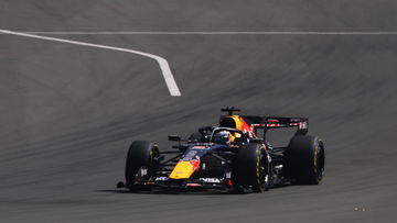 Drama voor Verstappen en Red Bull in sprintrace GP China, Russell domineert