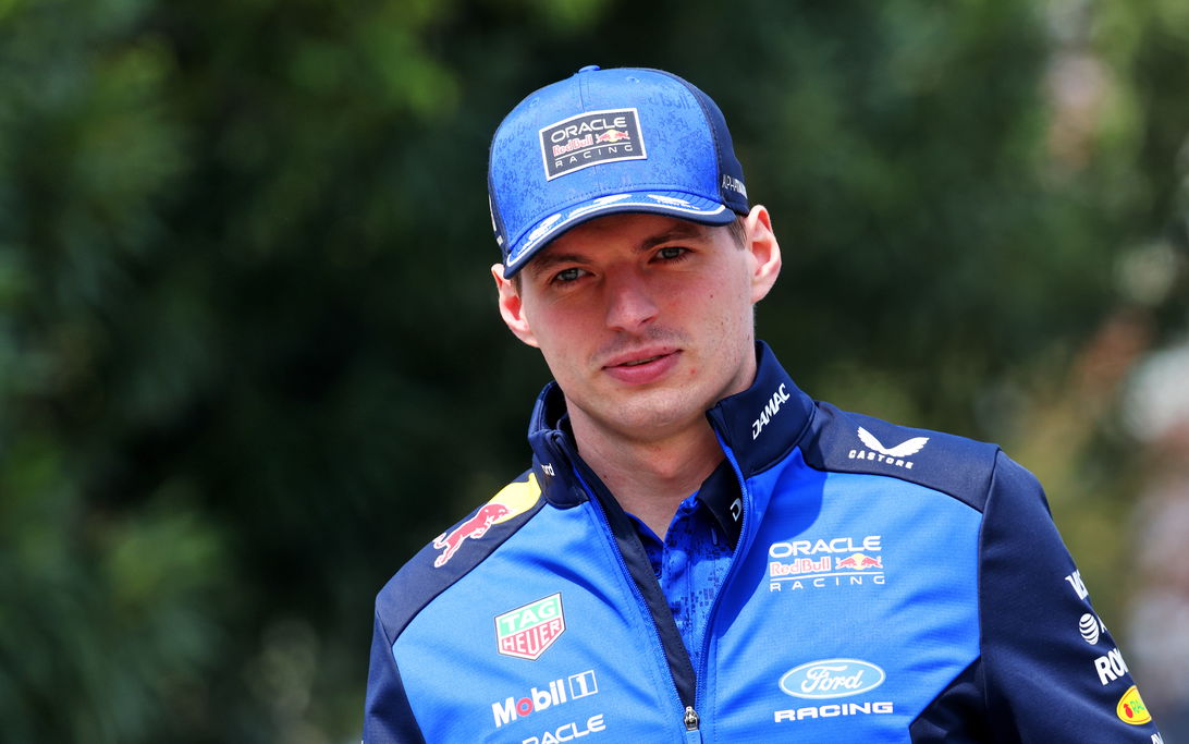 ベルスタッペン、2026年レギュレーション懸念の中F1への継続を明言。FIAとの協議を確認