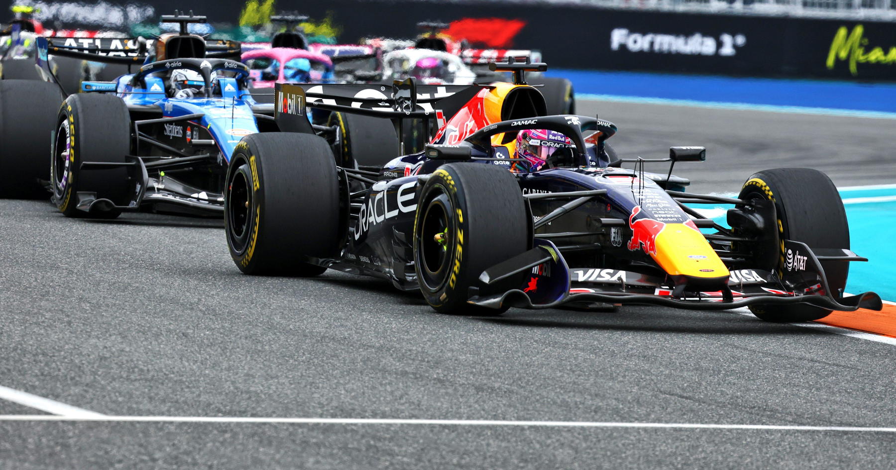 Max Verstappen pod lupą sędziów po przekroczeniu linii pit exit w Miami – grozi mu kara — image 1