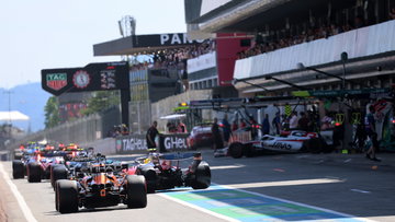 Max Verstappen 'odd one out' in critical Barcelona GP area