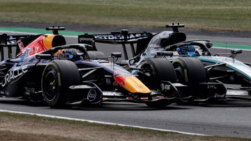 Verstappen reageert op onderzoek naar hem en Russell: "Naar hem of naar mij?"