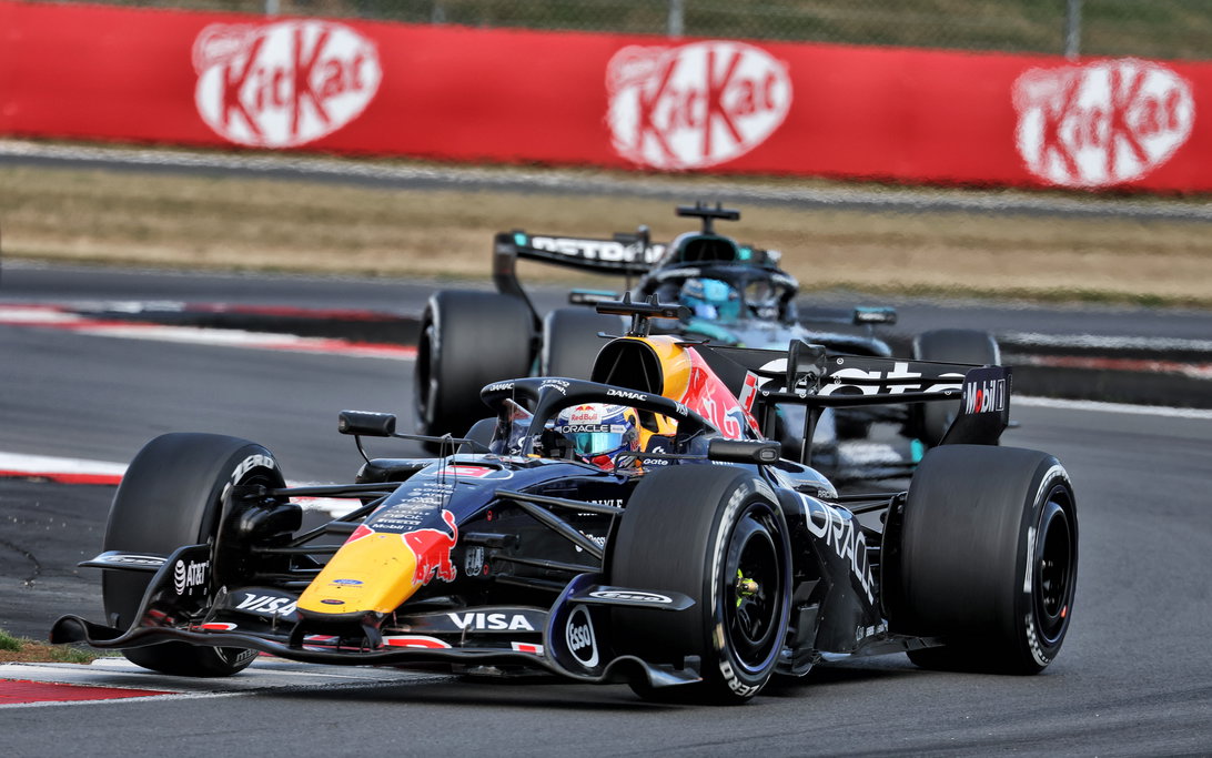 Verstappen Russell race Silverstone
