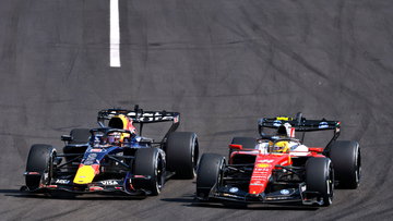 Verstappen over gewaagde actie op Hamilton: "Hij was niet echt aan het opletten!"