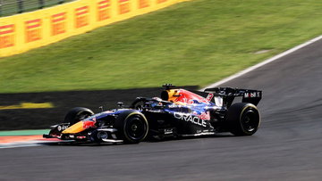 Verstappen klaagt steen en been over Red Bull in tweede training Monza