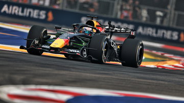 'Onbereikbare' Verstappen vaart eigen koers in Singapore