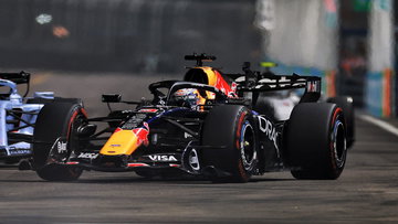 Razendsnelle Verstappen slaat wéér toe in kwalificatie Singapore