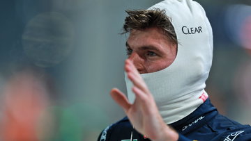 Verstappen shopt online naar nieuwe rug: "Ik word als RoboCop!"