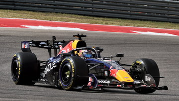 Verstappen blijft verbaasd achter: "Auto stuiterde als een kangoeroe!"