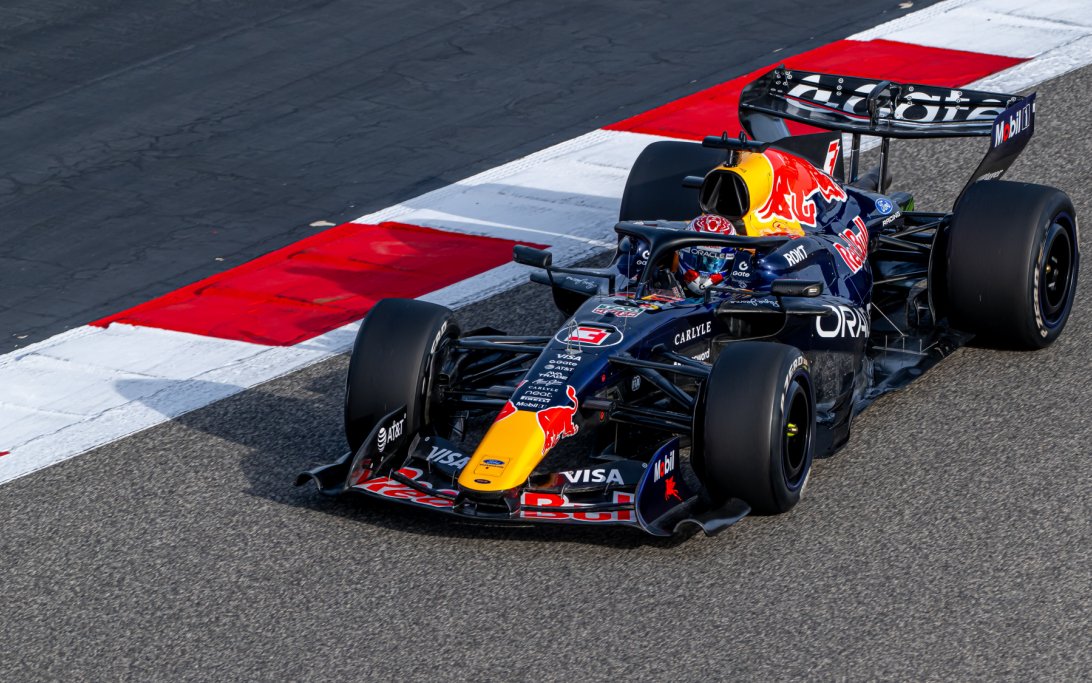El ritmo 'impresionantemente dominante' de Red Bull en los tests pone en alerta a sus rivales