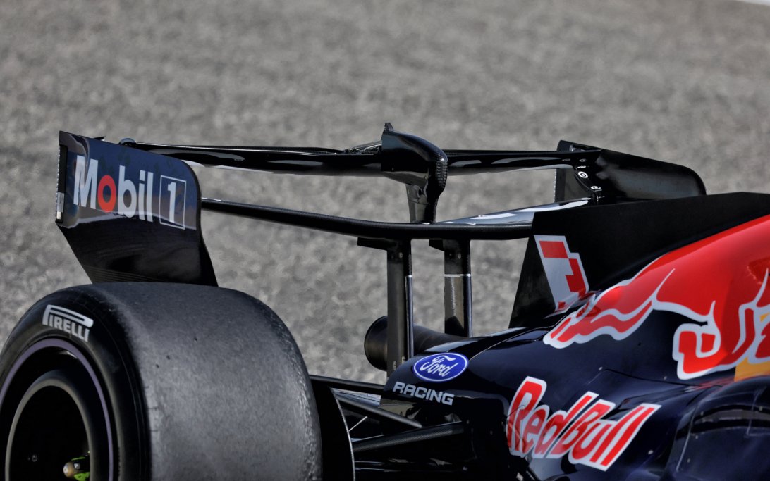 Red Bull rear wing
