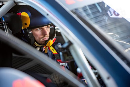 Verstappen old school vs. new school challenge Lindblad Red Bull