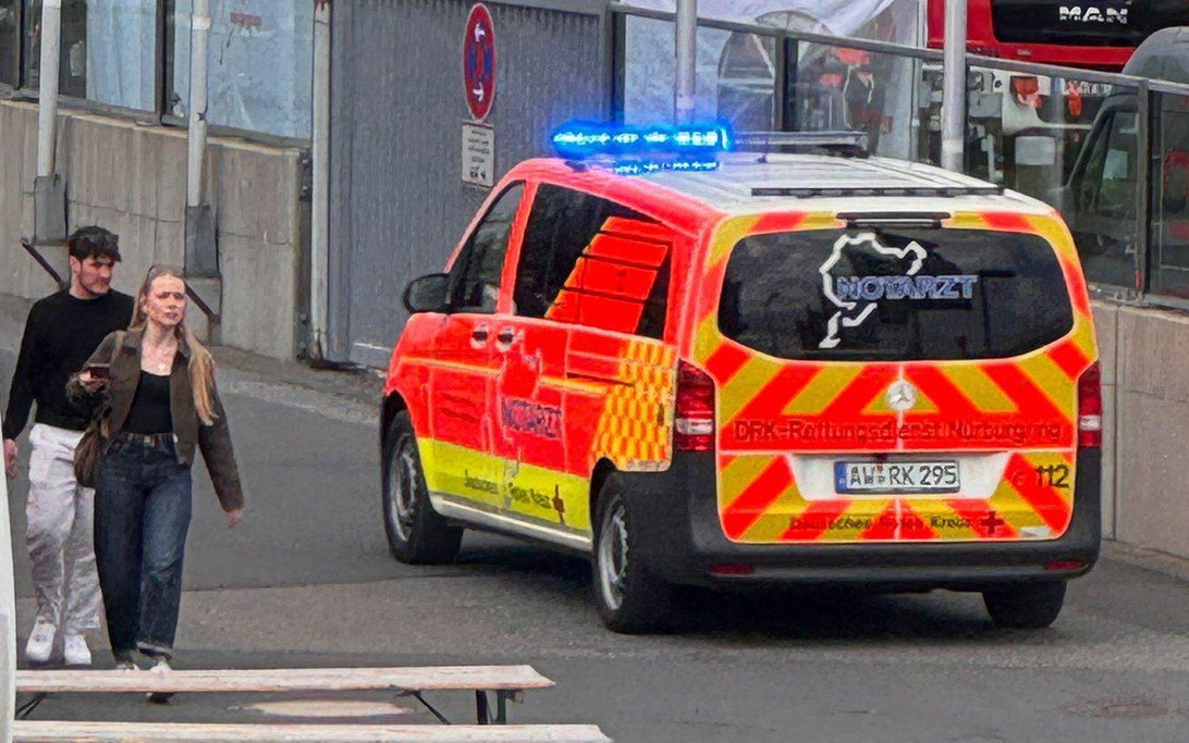 救急車が侵入、2024年ニュルブルクリンク24時間レース予選がレッドフラッグ