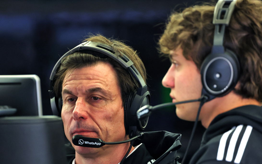 Toto Wolff Instructs Engineer to 'Calm Down' Antonelli After Late Scare in Maiden Win