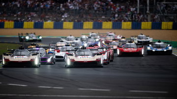 Kevin Magnussen immediately loses Le Mans 24 Hours lead as Ferraris make contact