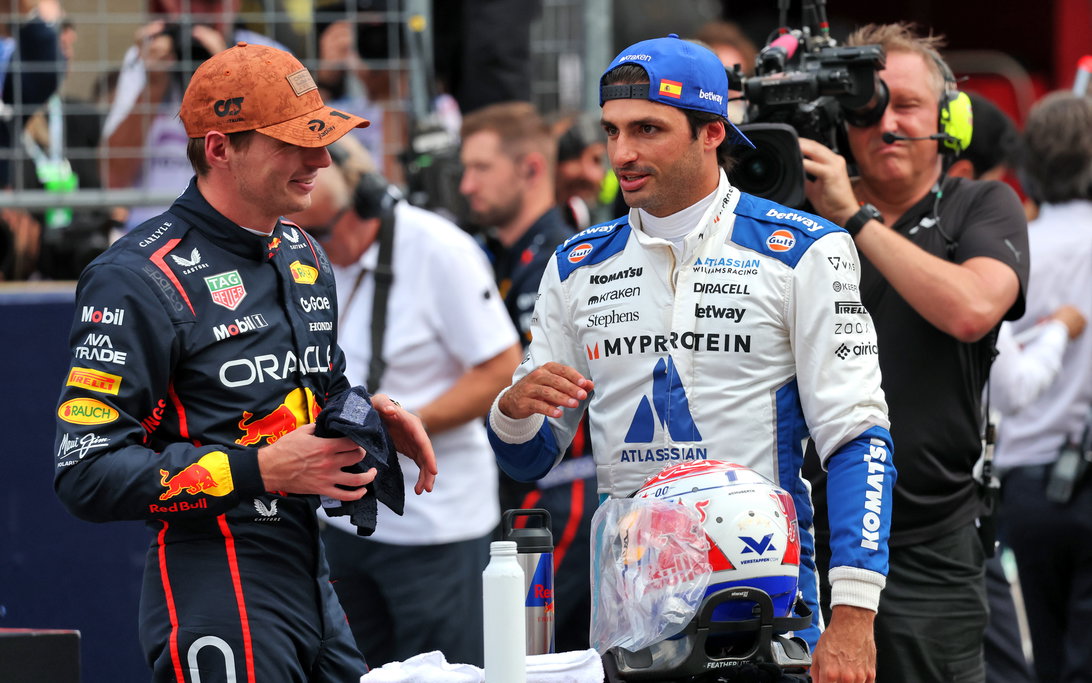 Carlos Sainz afirma que Max Verstappen tiene una exención mediática única en Red Bull