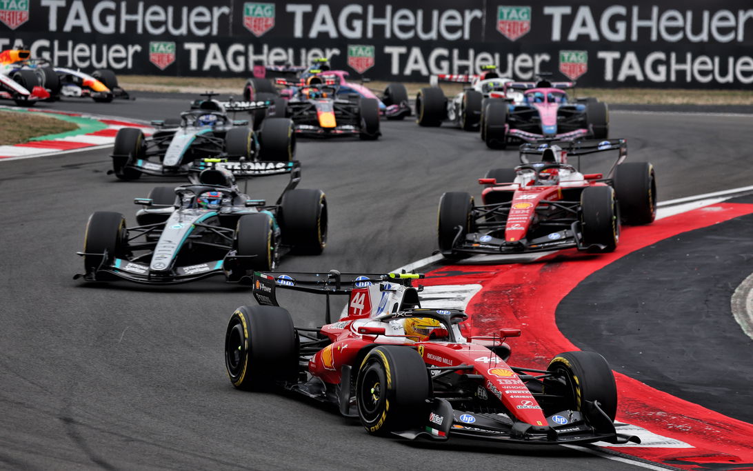 Verstappen denuncia le nuove regole ibride, Mercedes e Ferrari sorridono