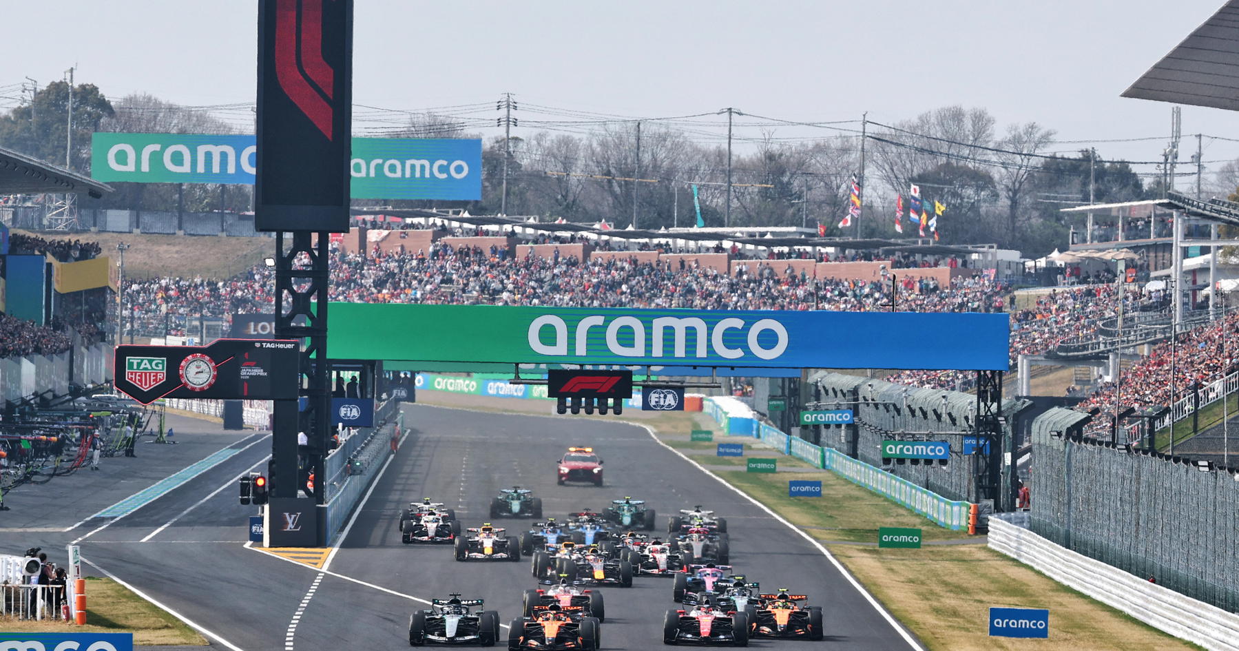 FIA 'crunch' meetings begin as Verstappen successor named