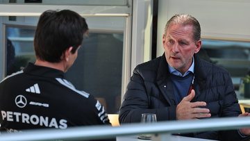 Wolff neemt voorbeeld aan Jos Verstappen: "Soms stuur ik hem een berichtje"