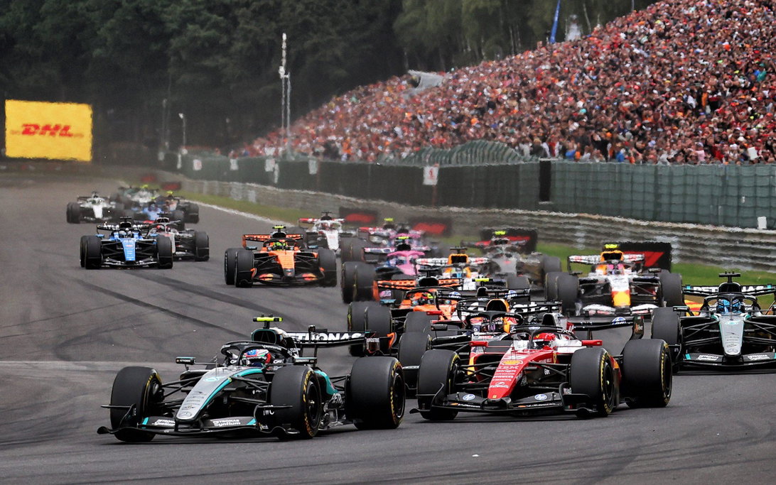 Les Combes Lap 1 Belgium Race