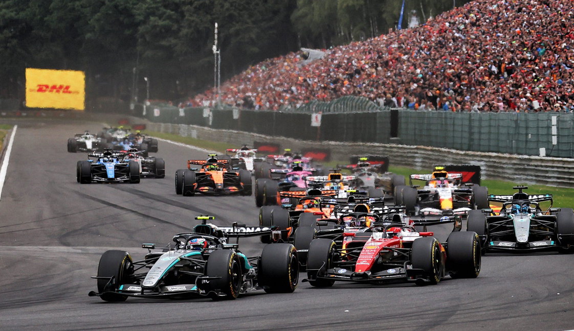 Les Combes Lap 1 Belgium Race