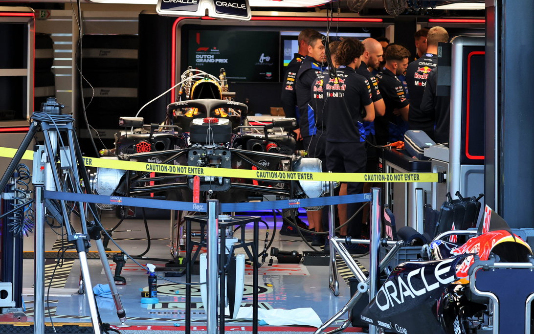 Red Bull pitbox Zandvoort