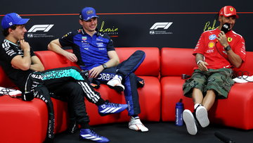 Verstappen en Hamilton lachen om F1-chaos: "Net LEGO-kracht!"