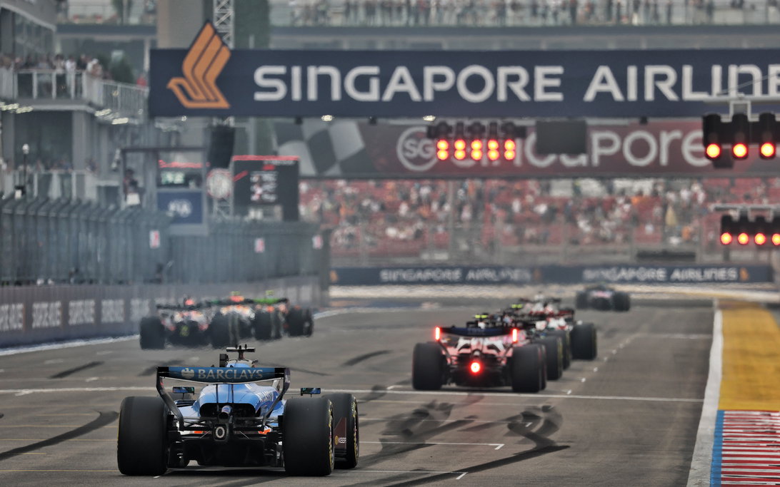 Verstappen Takes Pole for Season's Final Sprint in Singapore