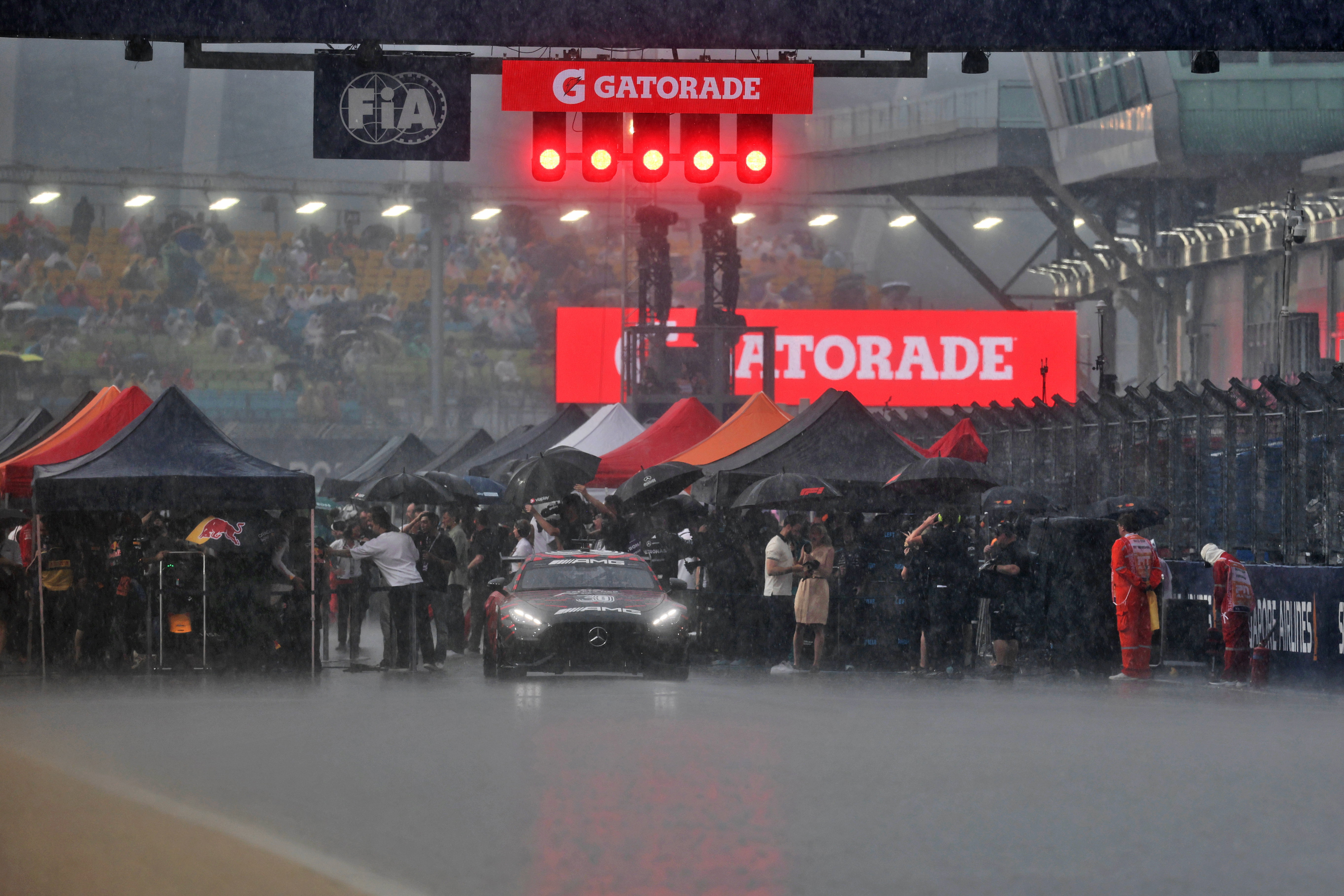 Singapore sprint start grid rain