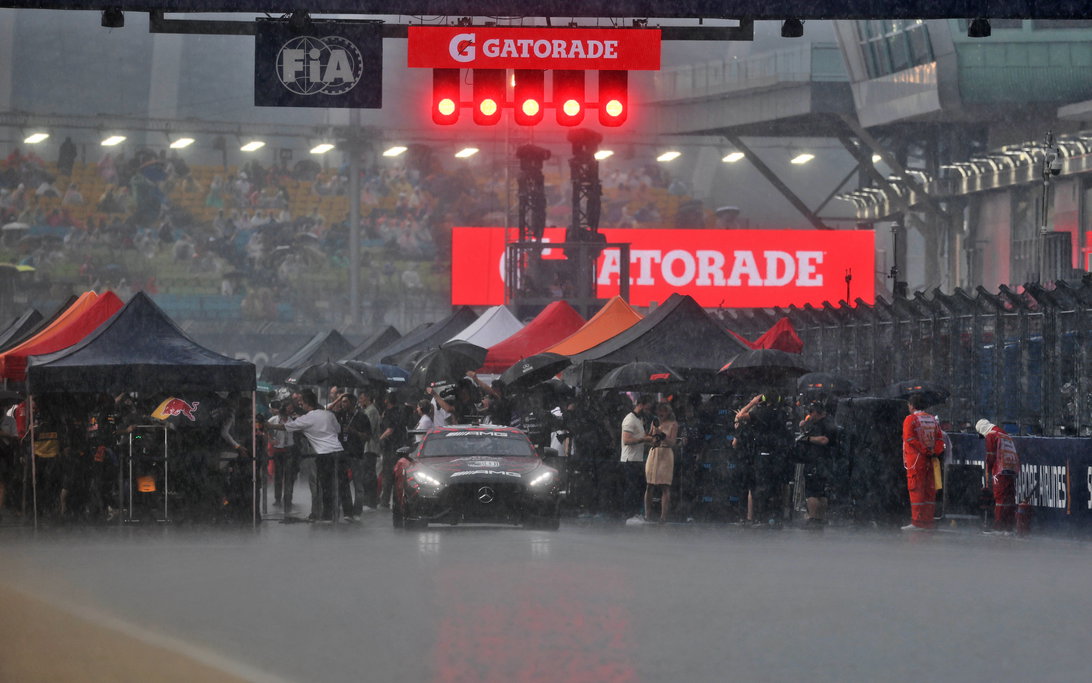Singapore sprint start grid rain