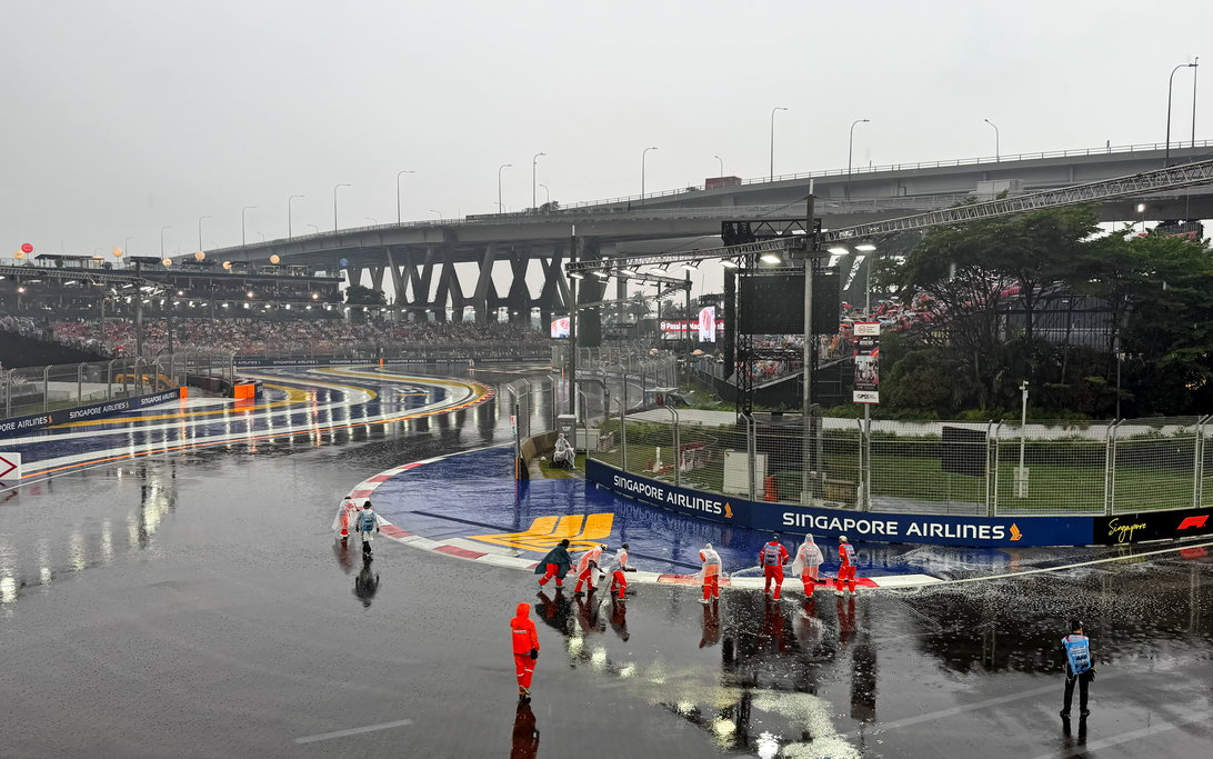 Singapore sprint start delay rain