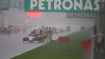 Gigantische stortbuien dwingen F1 tot unieke maatregel - terugblik
