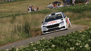 Jos Verstappen maakt indruk in reservewagen na crash