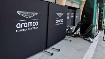 Hezemans snapt er he-le-maal niks van: "Nul performance in die motor"