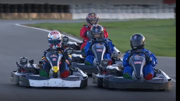 Hongerige Verstappen vreet ze allemaal op in knotsgekke 'Max vs. 100'