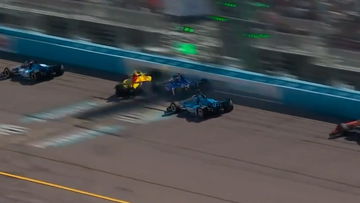 IndyCar-kampioen Palou schakelt VeeKay uit met crash in Phoenix