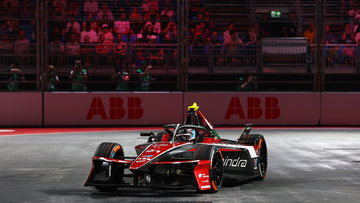 De Vries grijpt net naast zege in adembenemende Formule E-climax