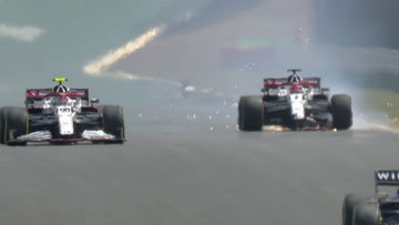 Video: Teamgenoten Raikkonen en Giovinazzi zorgen voor safety car