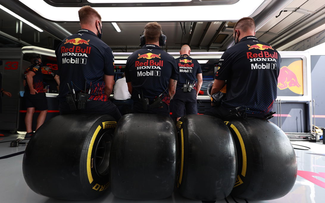 Red Bull Pirelli tires
