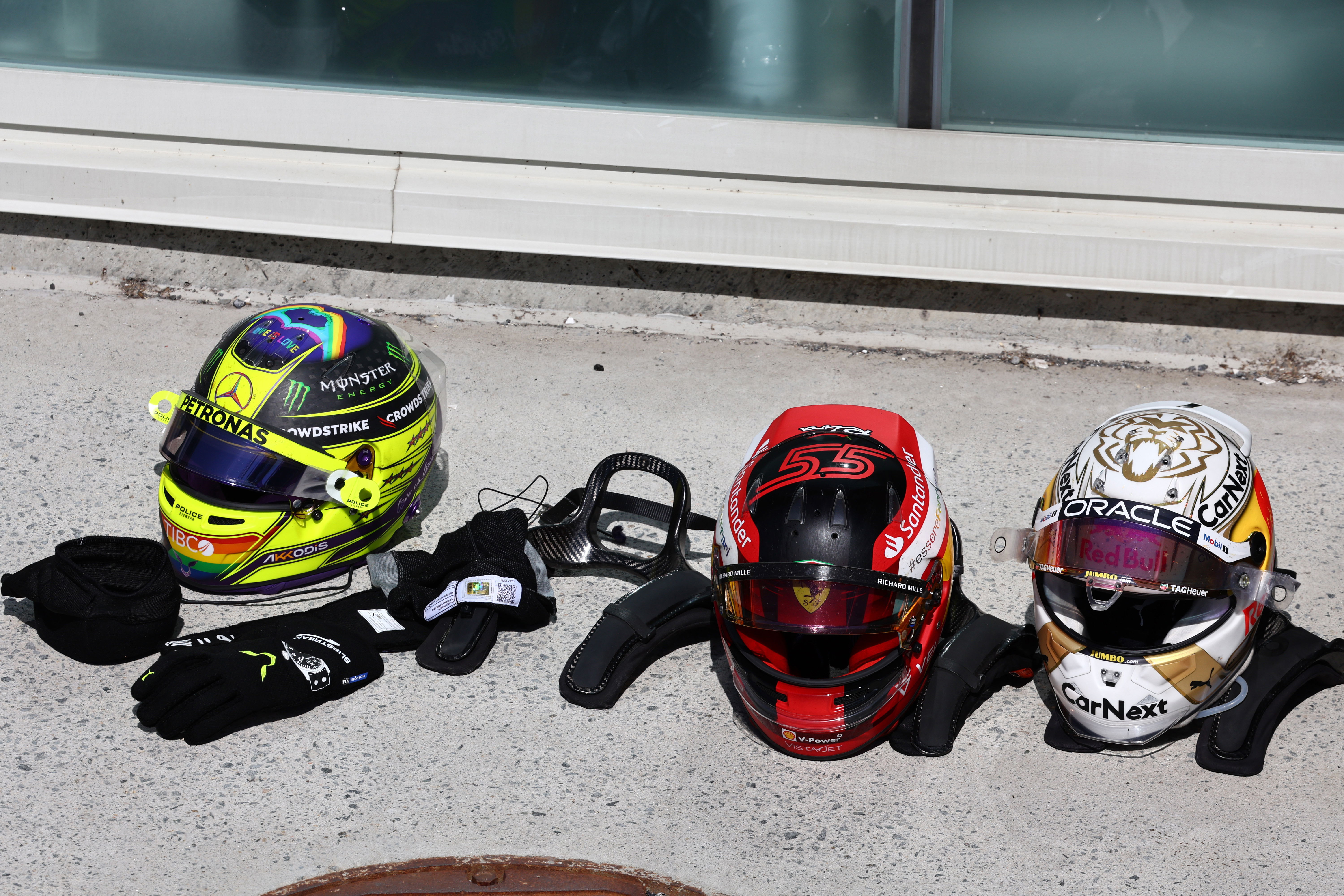 F1 driver equipment helmets Sainz Hamilton Verstappen 2022